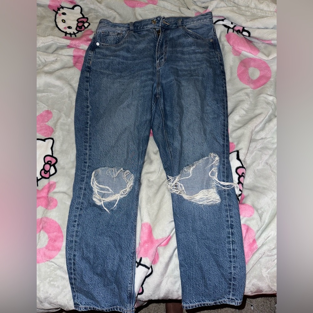 High waisted American eagle ripped jeans